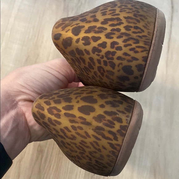 Leopard Print Peep Crocs Toe Flats - Picture 4 of 5